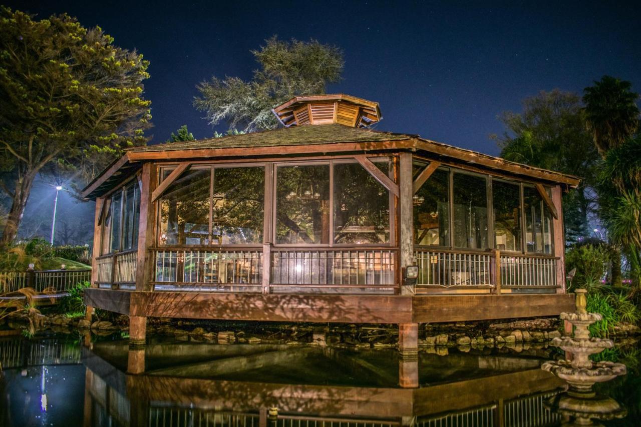 Parque Hotel Jean Clevers Punta del Este Exterior foto The gazebo at the center of the pond
